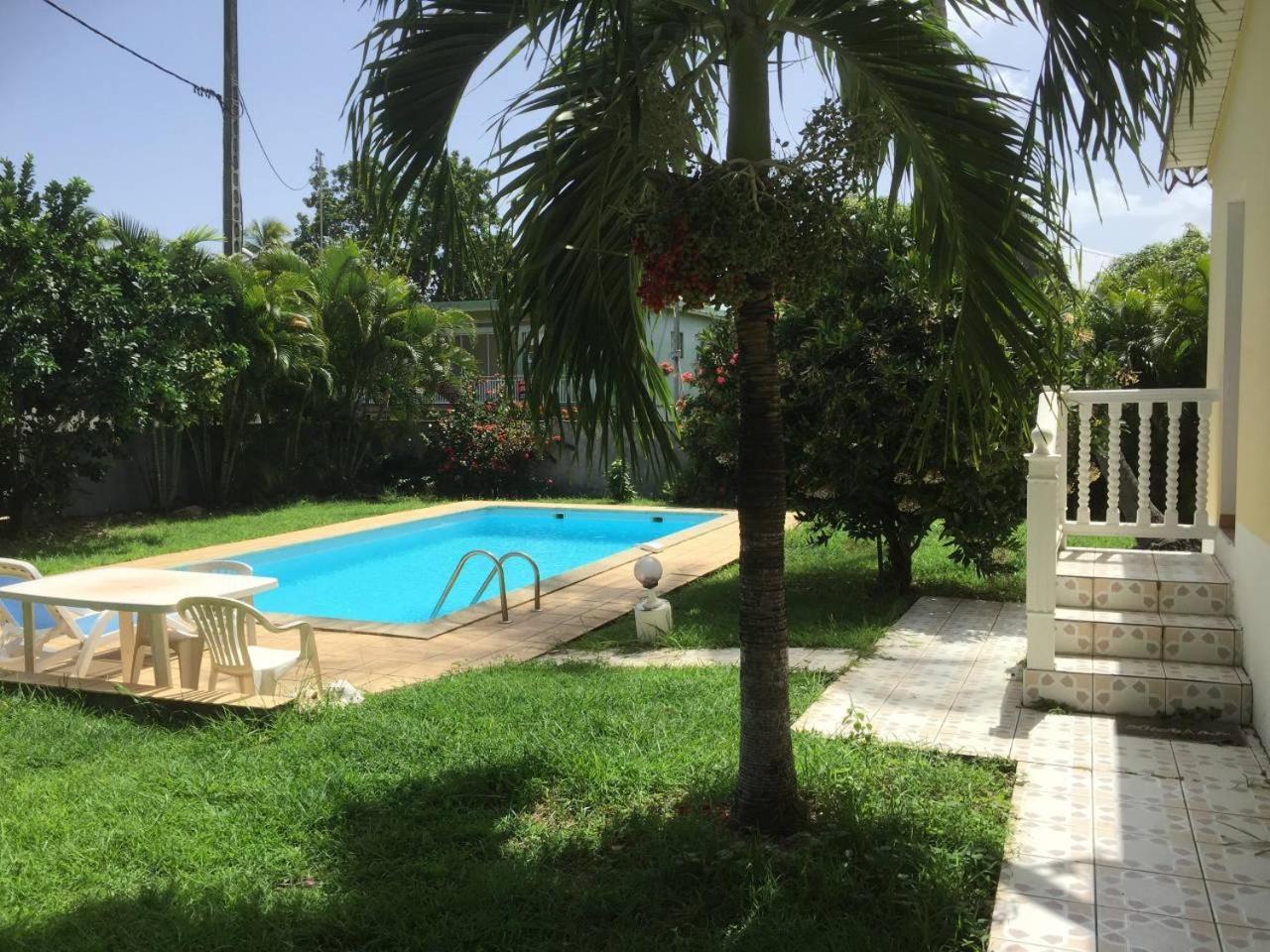 T2 Tropical En Bord De Piscine A 100M De La Mer Apartment Ле Карбе Екстериор снимка